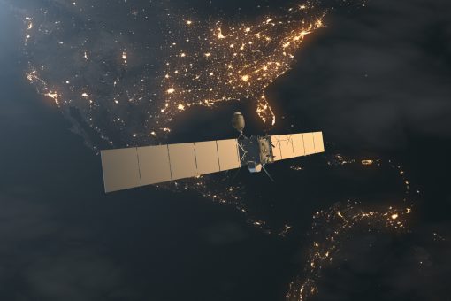 Uydular Yere İniyor: Uzay Tabanlı İnternet Ağları Dünya’yı Nasıl Sarıyor? modern space satellite probe with solar panels 2025 01 08 08 50 54 utc